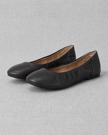 Black ballet flats, product photo